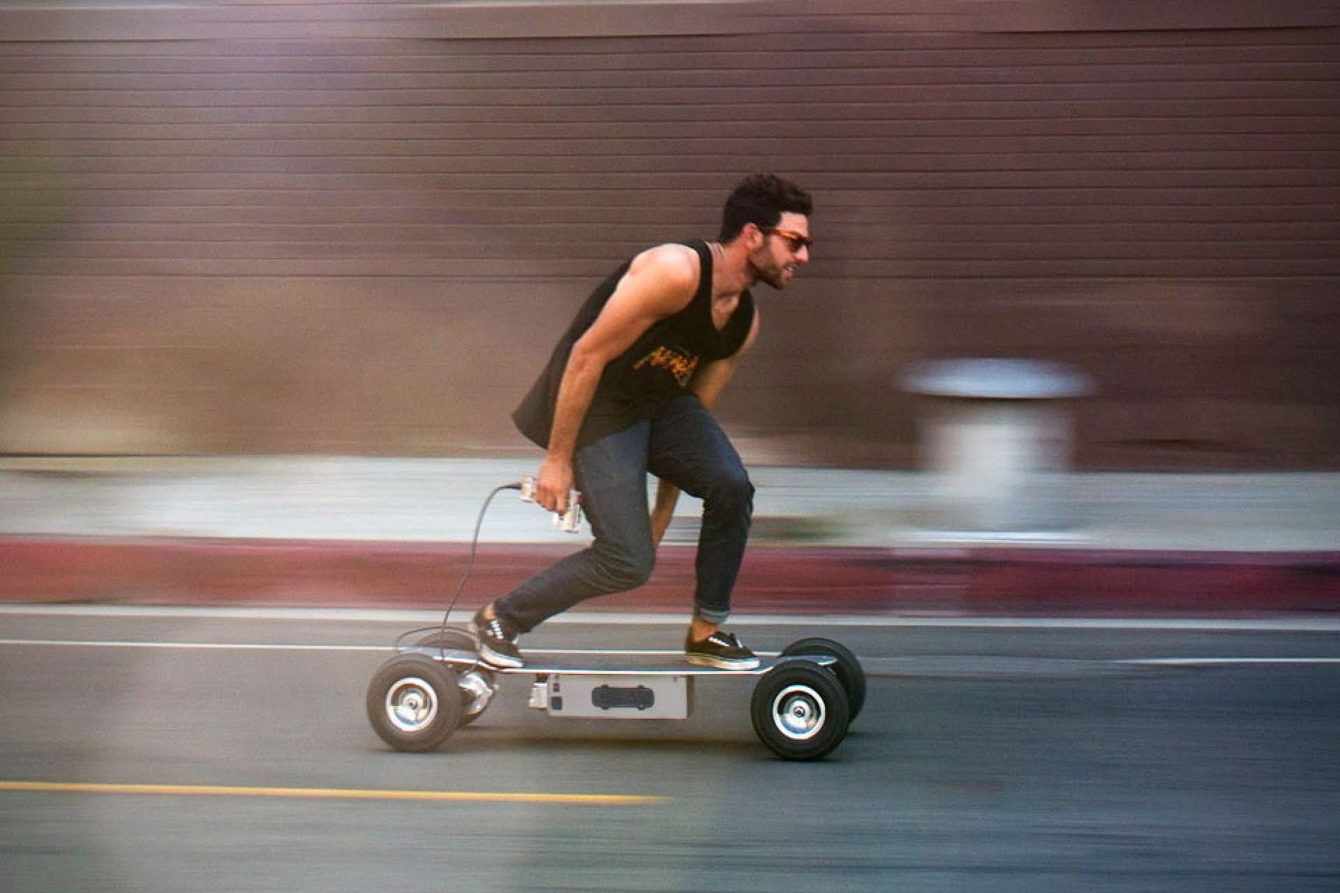 Skateboard scooter E-glide